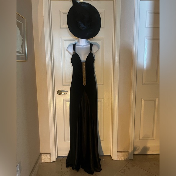 Absolutely Gorgeous! Black Satin gown! - Picture 11 of 11